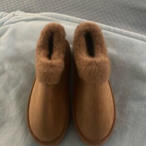 UGG InspiredFaux Fur Women’s Slipper Size 11